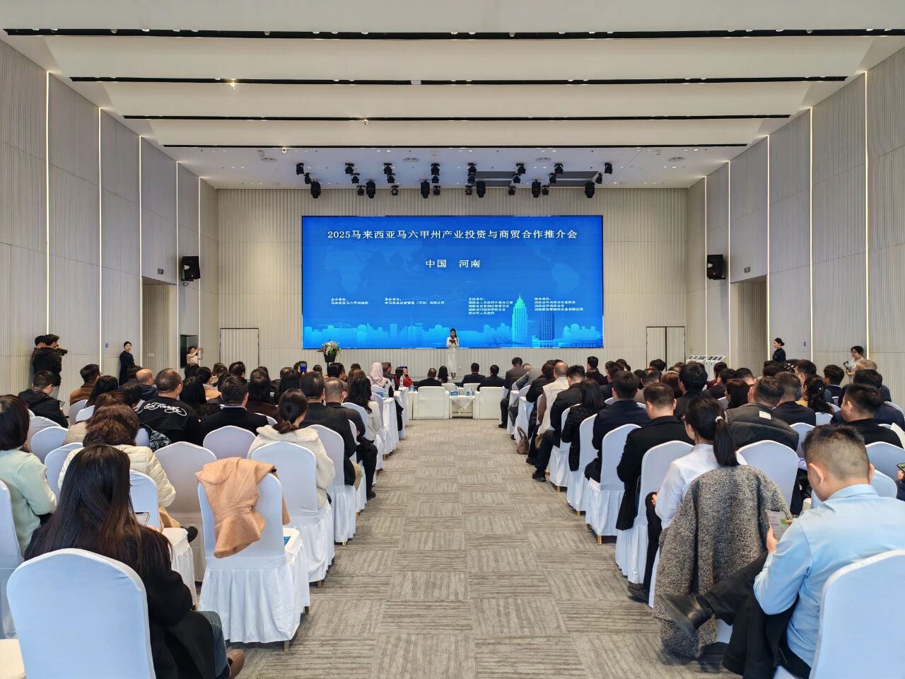 【商會動態(tài)】馬來西亞河南展銷中心近日在鄭啟幕，與“河南優(yōu)品館-豫僑優(yōu)選”平臺共筑雙循環(huán)新樞紐