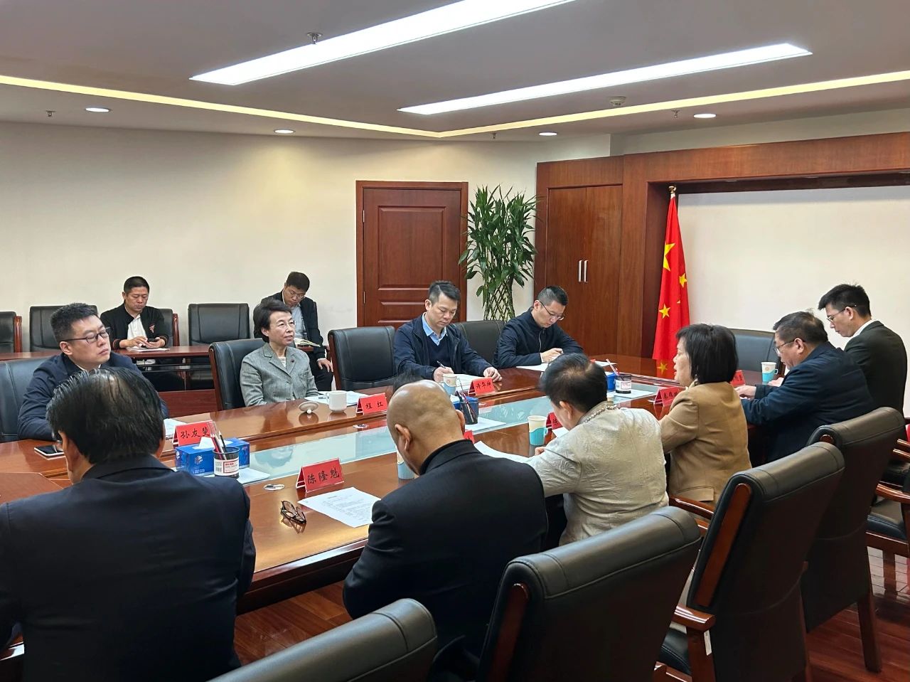 廣西僑商聯(lián)合會(huì)考察團(tuán)一行赴京考察交流