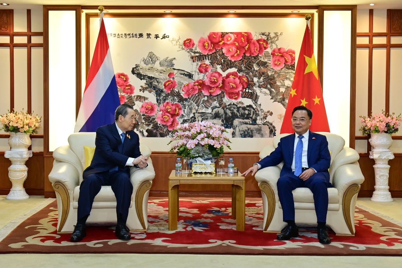 中國(guó)駐泰國(guó)大使張建衛(wèi)會(huì)見(jiàn)中國(guó)僑商聯(lián)合會(huì)會(huì)長(zhǎng)、正大集團(tuán)資深董事長(zhǎng)謝國(guó)民