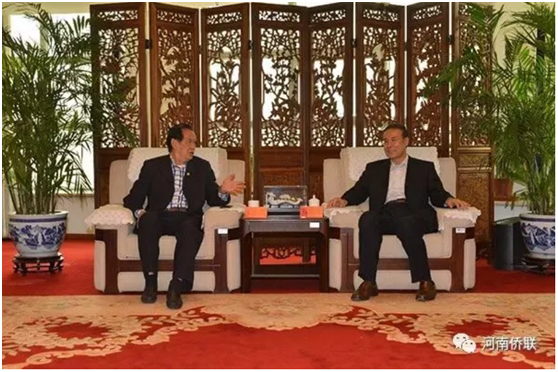 萬立駿會見王欽賢，并見證香港金輪集團(tuán)向華僑大學(xué)捐贈1000萬人民幣