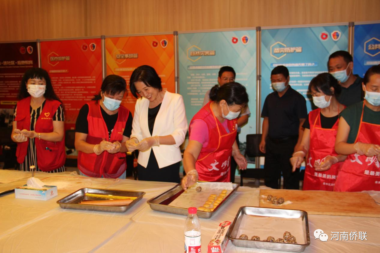 河南省僑聯(lián)組織開展“同賞故鄉(xiāng)月 共畫同心圓”活動(dòng)